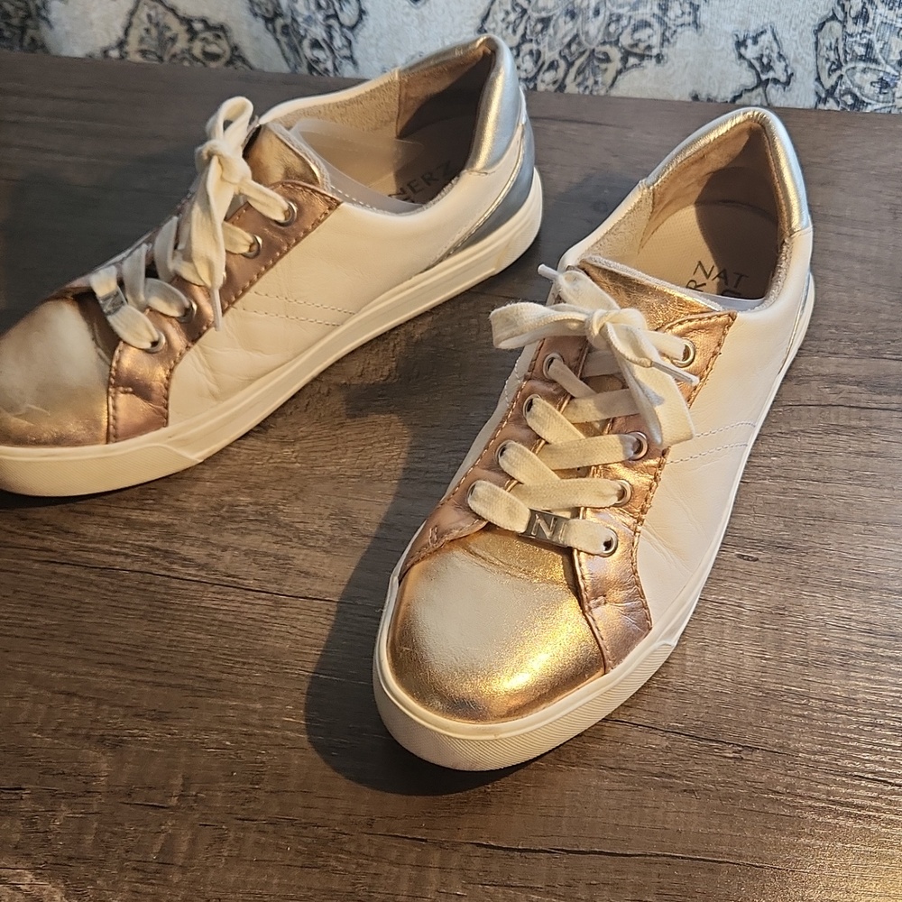 Naturalizer 9 Wide Women's Gold and Silver Fancy Lace-Up Sneakers